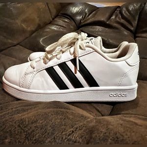 Adidas youth size 1 sneakers White with Classic Stripes excellent condition